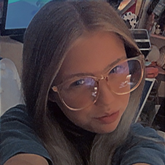 Meet your Posher, Amelia - Picture 1 of 1